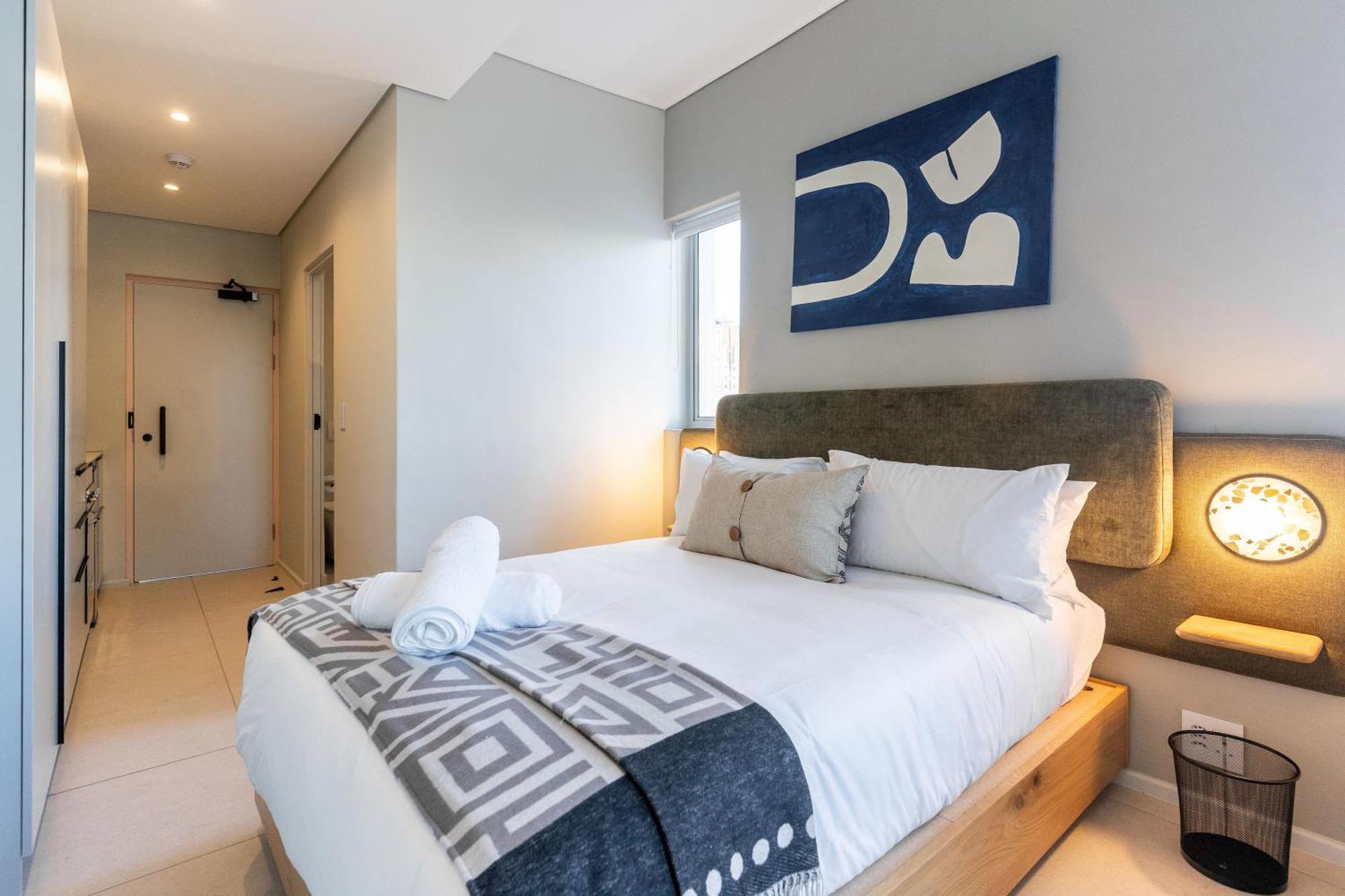 Apartment The Rose 107: Modern Corner Unit With Balcony Cape Town